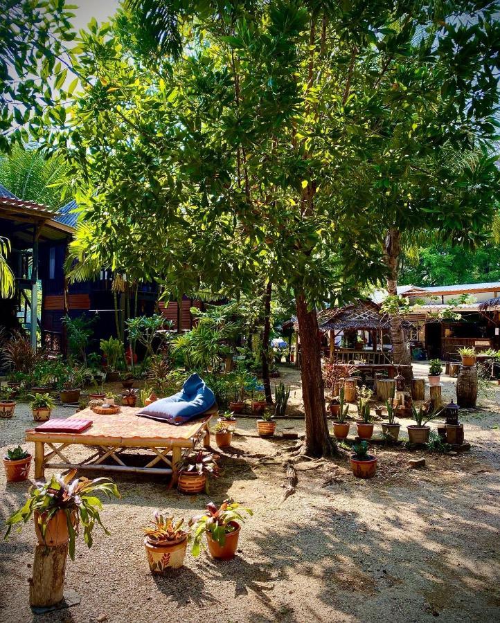 Leaf House Bungalows Sha Plus Approved Koh Lanta Bagian luar foto