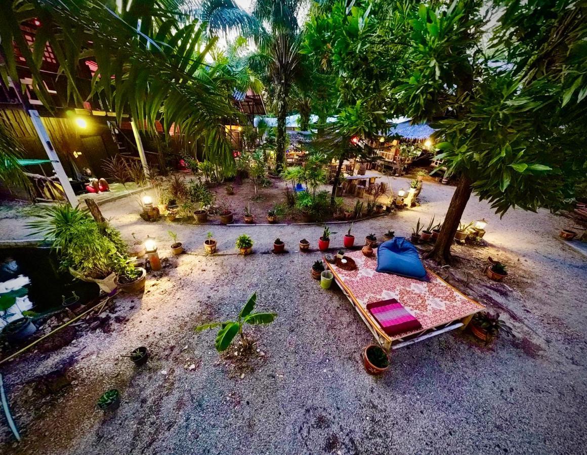 Leaf House Bungalows Sha Plus Approved Koh Lanta Bagian luar foto